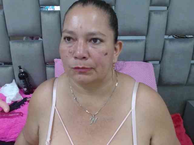 Loly47 webcam