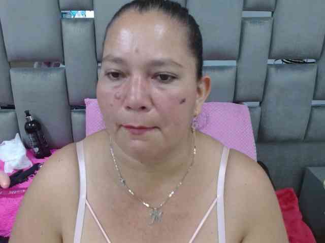 Loly47 webcam