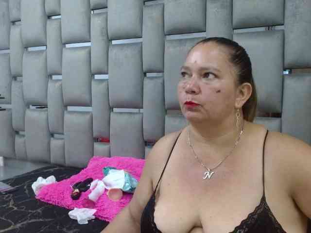 Loly47 webcam