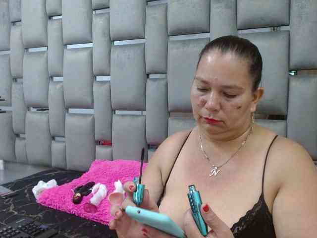 Loly47 webcam