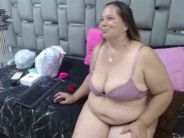 Loly47 webcam
