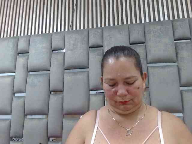 Loly47 webcam