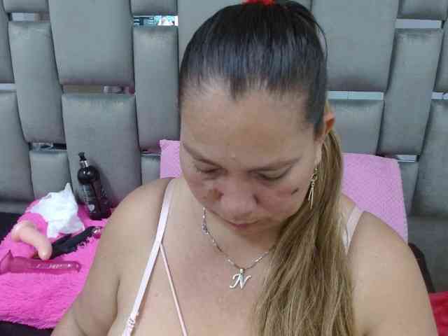 Loly47 webcam