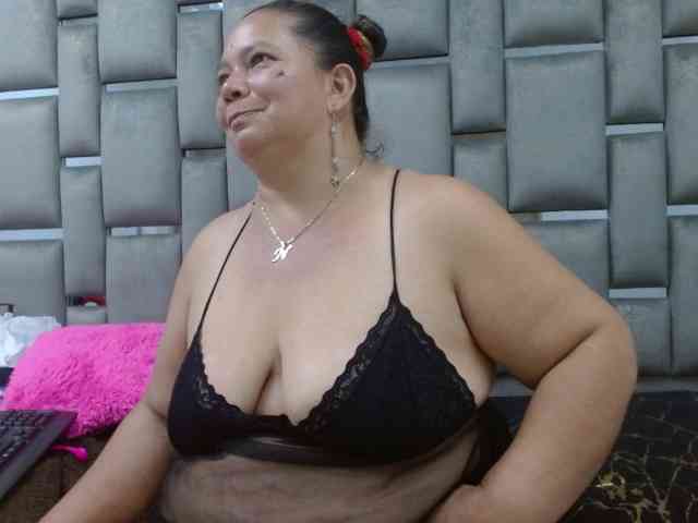 Loly47 webcam