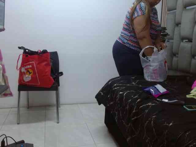 Loly47 webcam