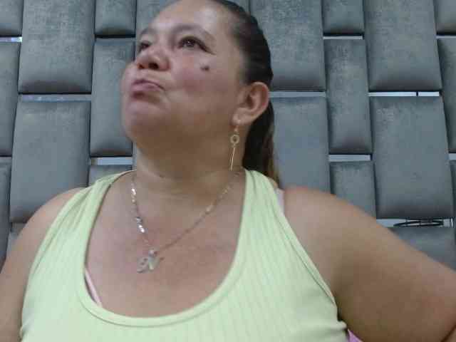 Loly47 webcam