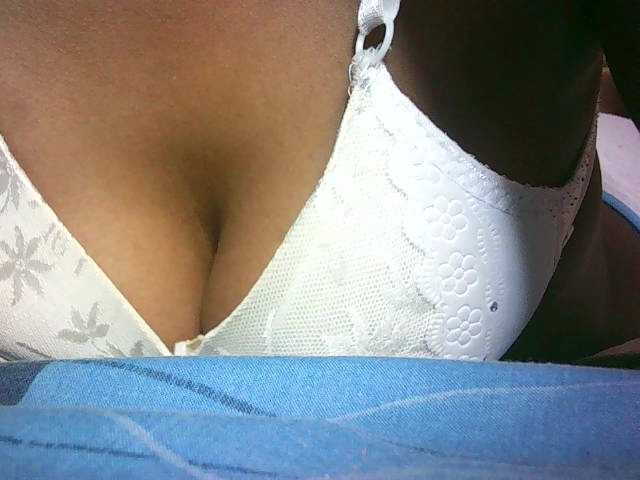 Avrilhunt's BongaCams show and profile