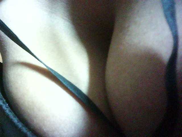 Avrilhunt's BongaCams show and profile