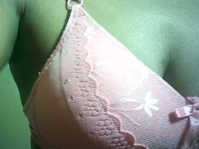 Avrilhunt webcam bongacams model stream image