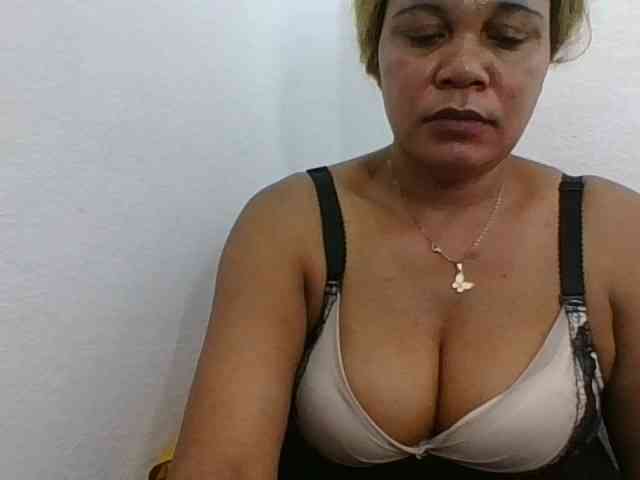 JELLA1 Live Webcam on BongaCams