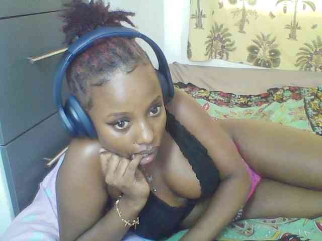 Mellaniee Live Webcam on BongaCams