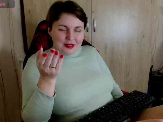 individual-and-purewhite webcam