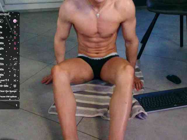 JustChrisHere Live Webcam on BongaCams