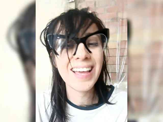 Lady_of_Perfection webcam