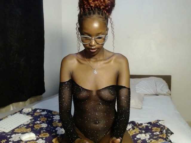 Wildsmile254 webcam bongacams model stream image