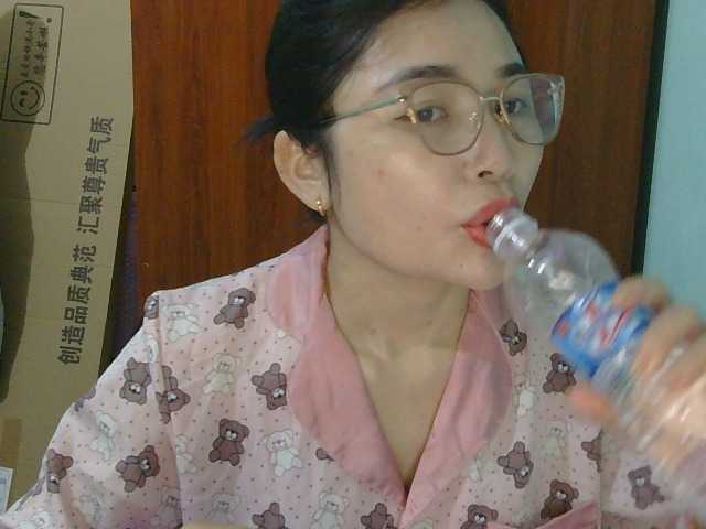 le modèle nana7777 est en webcam porno dans un show sur le site bongacams, il possède les tags suivants: Asian,Brunette,Shaved