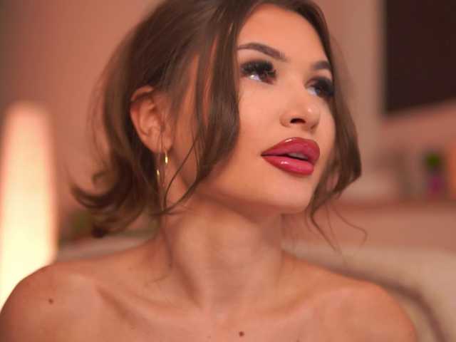 KyssaraPlay's BongaCams show and profile