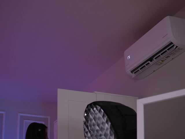 KyssaraPlay's BongaCams show and profile