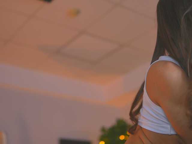 KyssaraPlay's BongaCams show and profile