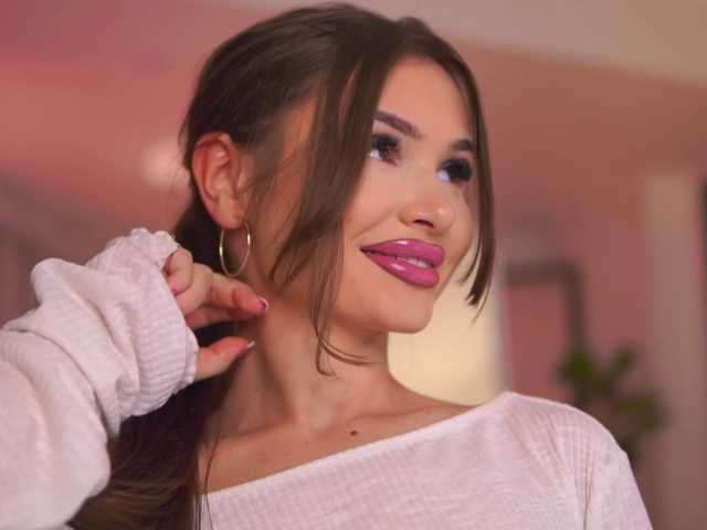 KyssaraPlay's BongaCams show and profile