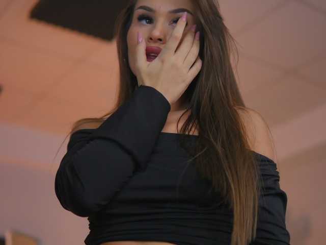 KyssaraPlay's BongaCams show and profile