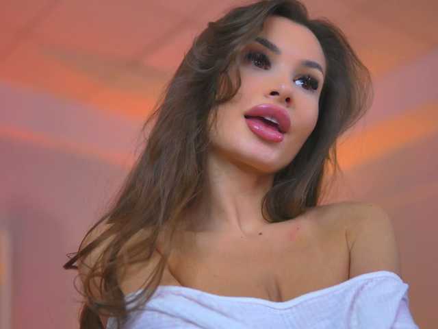 KyssaraPlay's BongaCams show and profile