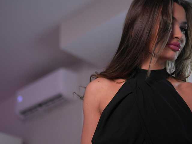 KyssaraPlay's BongaCams show and profile