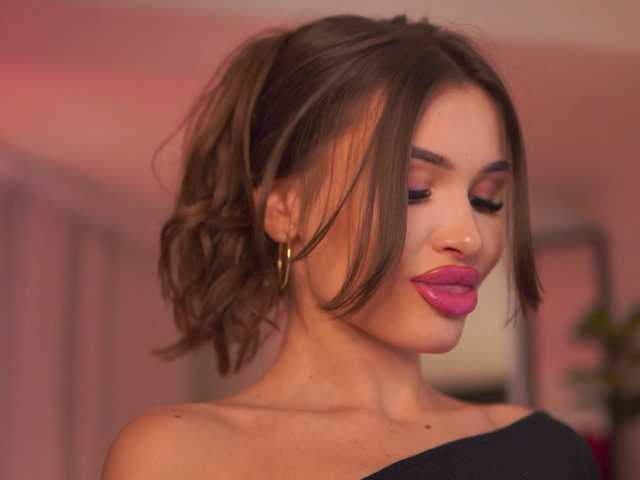 KyssaraPlay's BongaCams show and profile