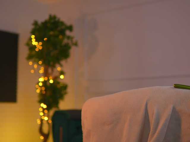 KyssaraPlay's BongaCams show and profile