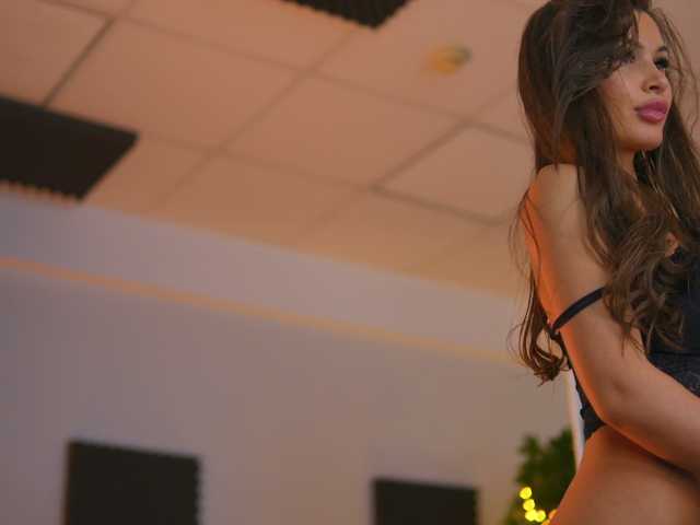 KyssaraPlay's BongaCams show and profile