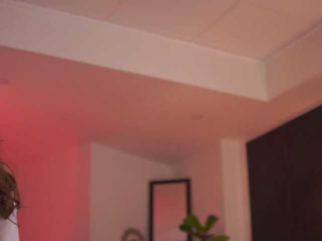 KyssaraPlay's BongaCams show and profile