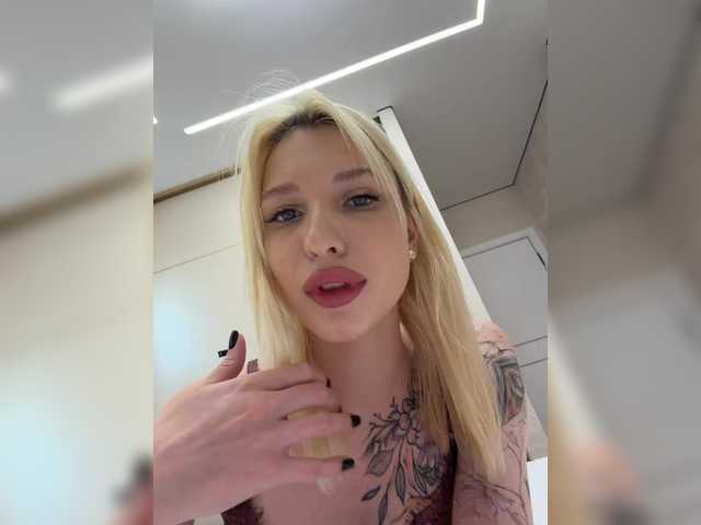 EwaBrown's BongaCams show and profile