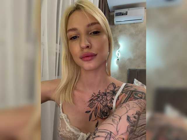 EwaBrown's BongaCams profile