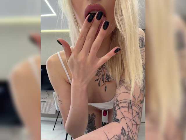 Sex chat gratuit in direct cu EwaBrown pe BongaCams