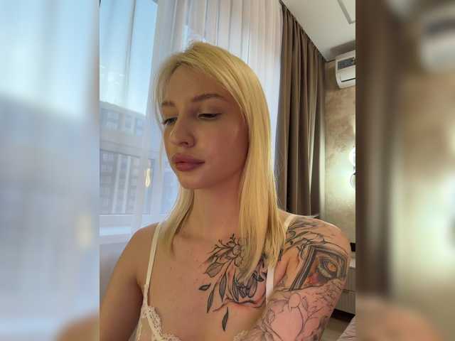le modèle Cristi-Candy est en webcam porno dans un show sur le site bongacams, il possède les tags suivants: White/Caucasian,Blonde,Shaved