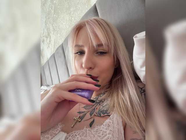 EwaBrown's BongaCams profile