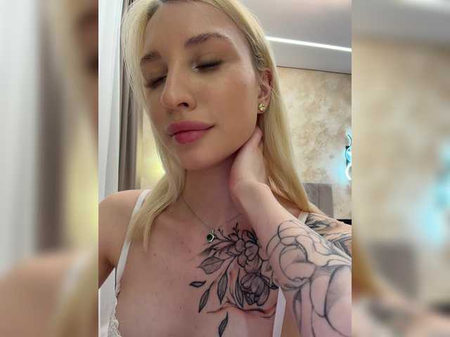 EwaBrown's BongaCams show and profile