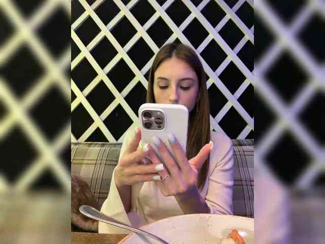 EwaBrown Live Webcam on {site_name}