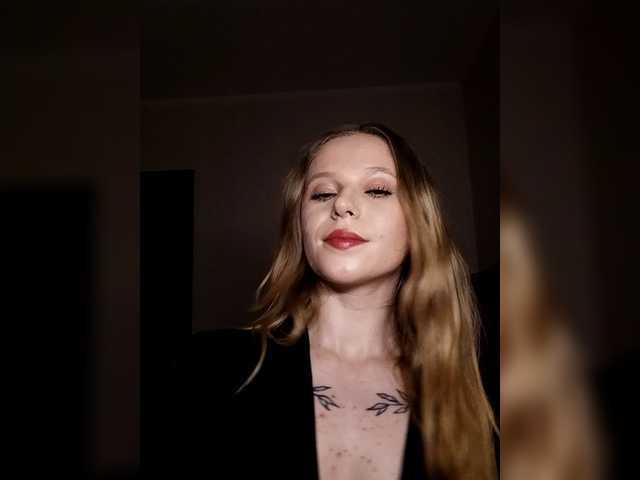 1biscuit1's BongaCams show and profile