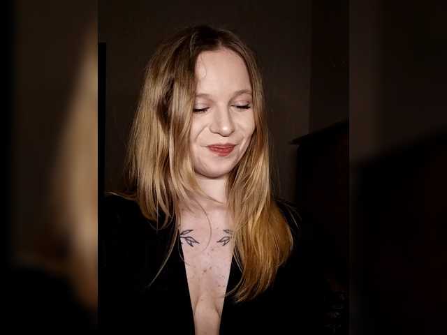 1biscuit1's BongaCams show and profile