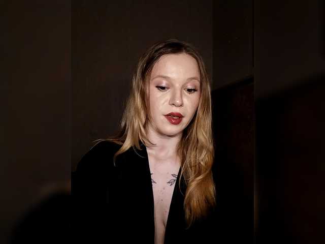 1biscuit1 — Hey  , check out the menu and enjoy with me  I'll turn on the sound on request and for the most delicious:  @total -- countdown:  @sofar collected,  @remain  left until the show starts! 