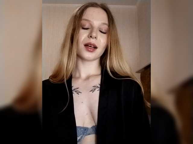 Sexy 1biscuit1 wants you to fuck her body now 1biscuit1 from BongaCams