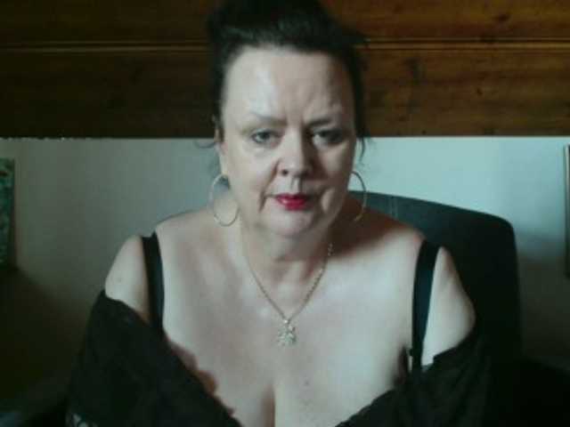 TiffanyAmore's BongaCams show and profile