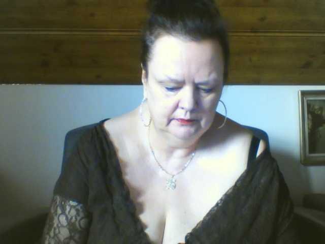 TiffanyAmore's BongaCams show and profile