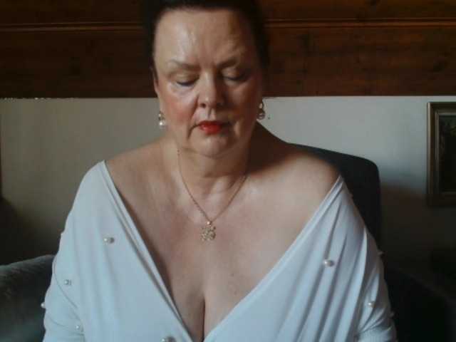 TiffanyAmore's BongaCams show and profile