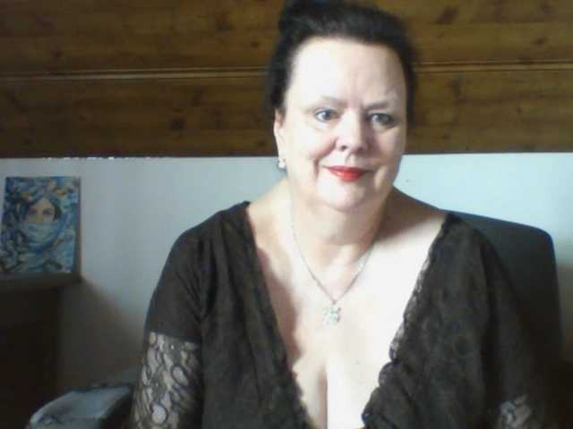 TiffanyAmore's BongaCams show and profile