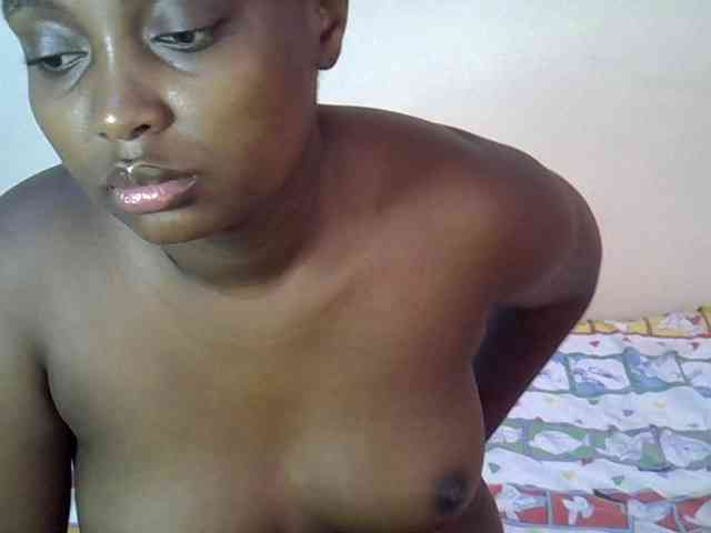 Nyomi224 webcam