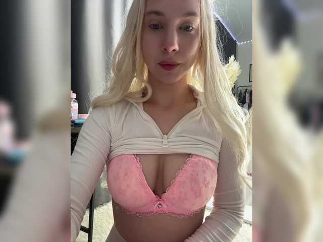 Sex chat gratuit in direct cu LolaDoll pe BongaCams