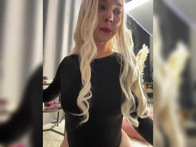  LolaDoll chat room