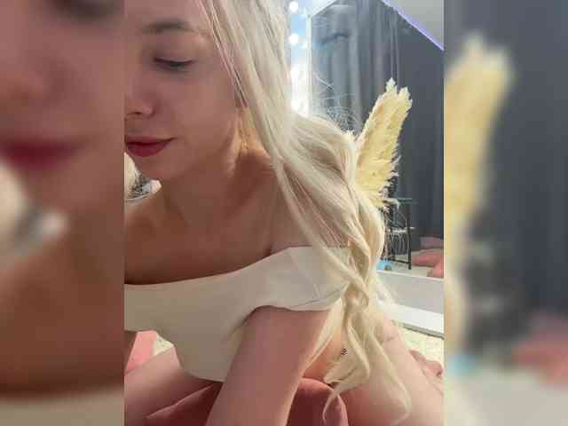 LolaDoll's webcam live show